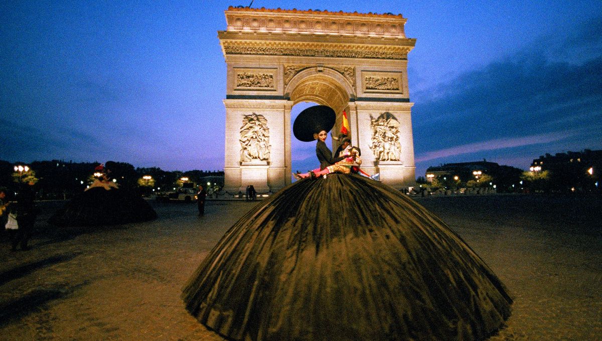 De la lampe sous le boisseau à la boule à facettes d’un dancing